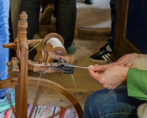 Wolle wird gesponnen am Oktoberfest 2019